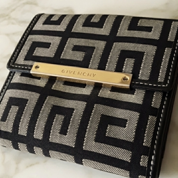 Auth GIVENCHY Compact Bi-Fold Wallet, Black/Gray - Picture 4 of 17